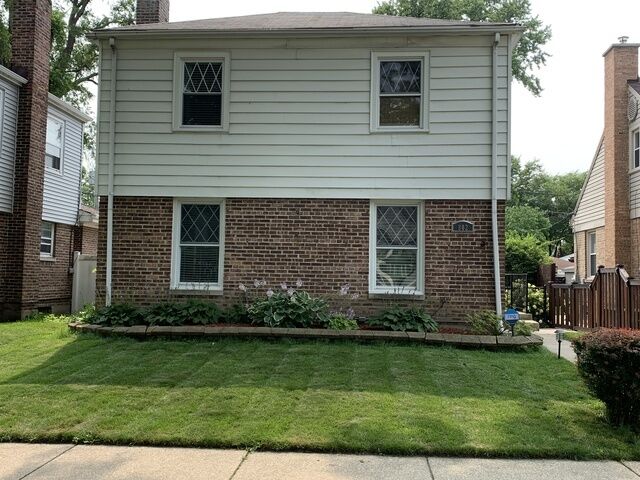 Property Photo:  802 Bristol Avenue  IL 60154 