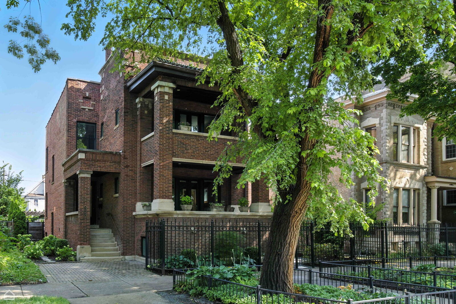 Property Photo:  3042 W Palmer Boulevard  IL 60647 