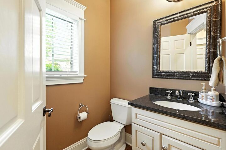 Property Photo:  2240 Edgebrooke Drive  IL 60532 