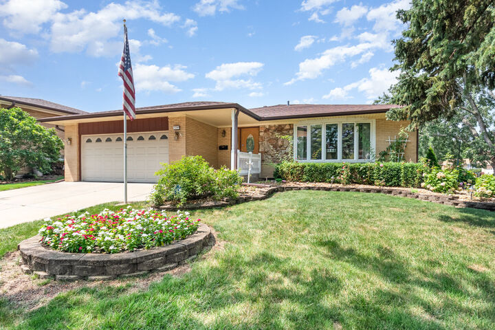 Property Photo:  15200 Pine Drive  IL 60452 