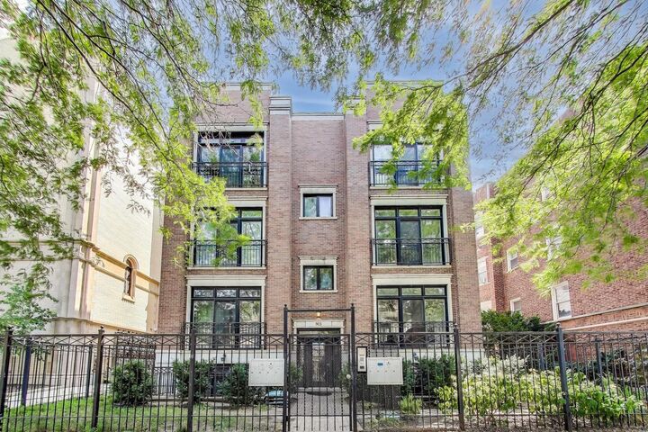 5021 N Kenmore Avenue 2S  Chicago IL 60640 photo