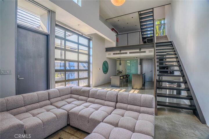 Property Photo:  1011 N Orange Grove Avenue 5  CA 90046