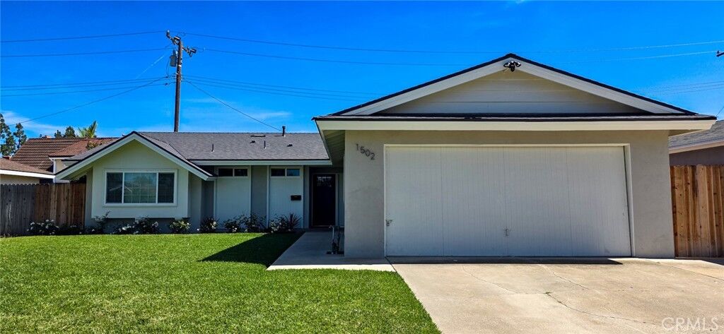Property Photo:  1502 W Hemlock Way  CA 92704 