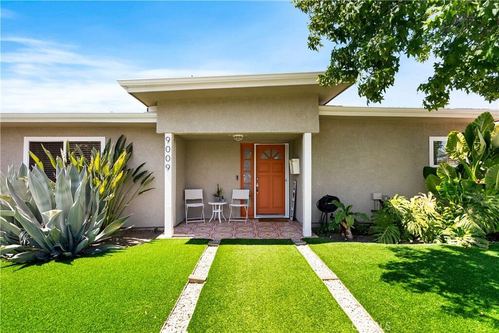 Property Photo:  9009 Bluford Avenue  CA 90602