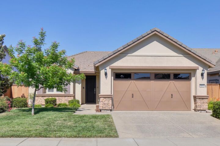 Property Photo: 9895 Sheffield Way CA 95757