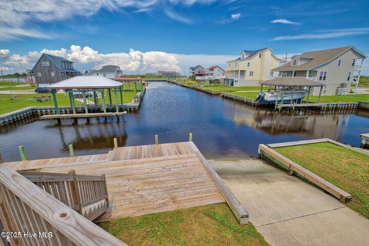 Property Photo:  304 Marina Way  NC 28460 
