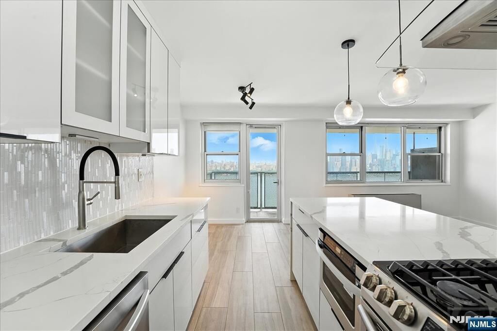 Property Photo: 6600 Jfk Blvd E 15B NJ 07093
