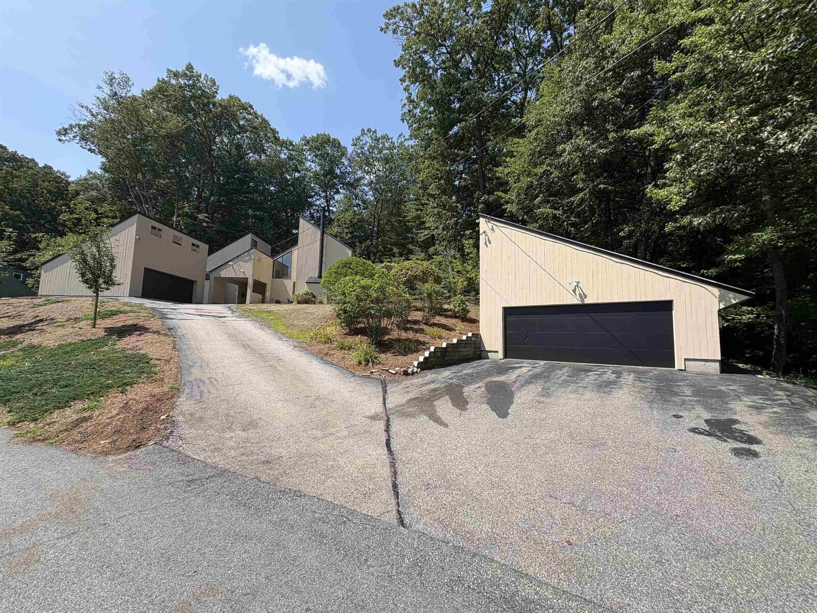 Property Photo:  17 Dunbarton Drive  NH 03063 