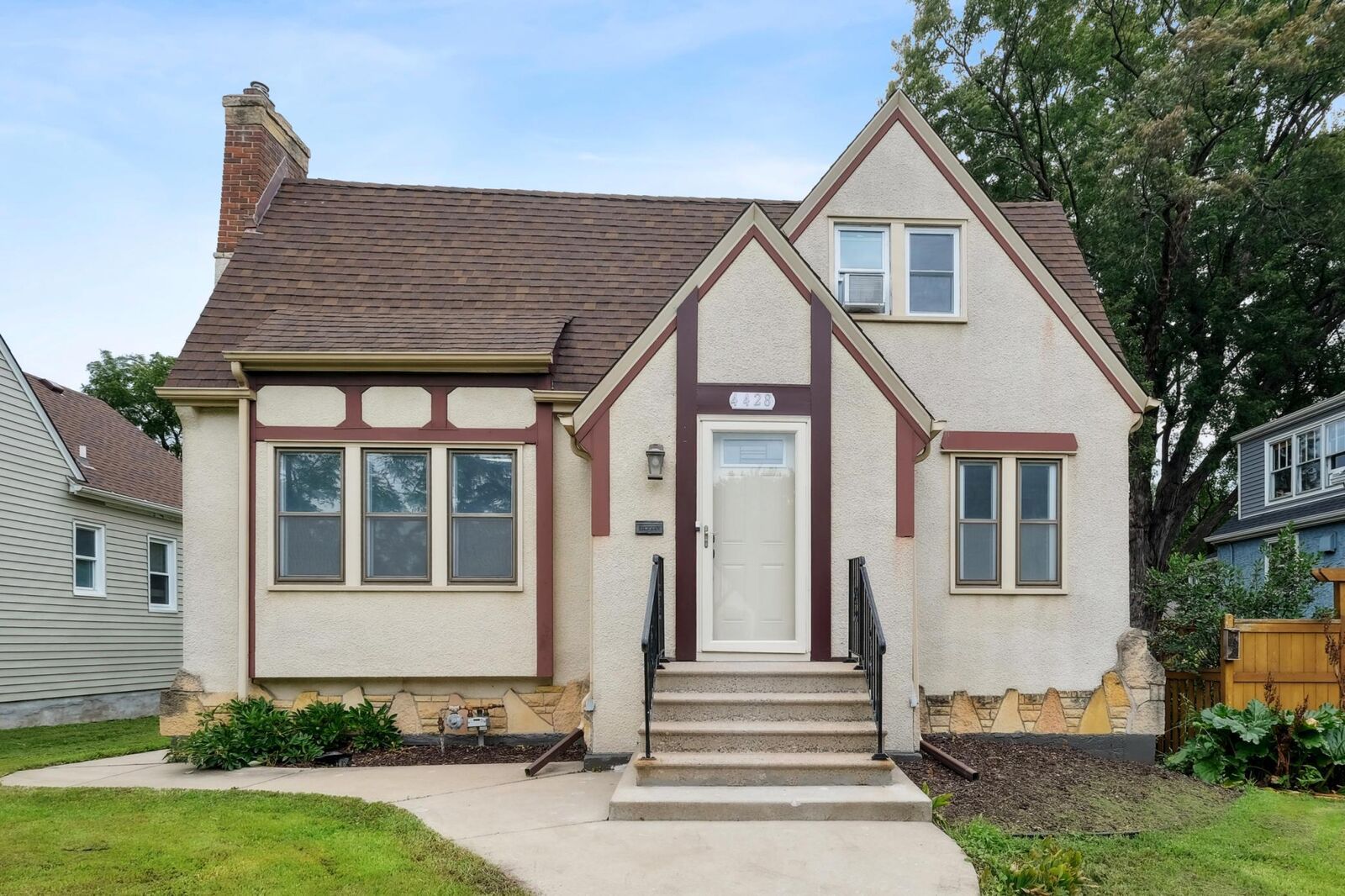 Property Photo: 4428 Park Avenue MN 55407