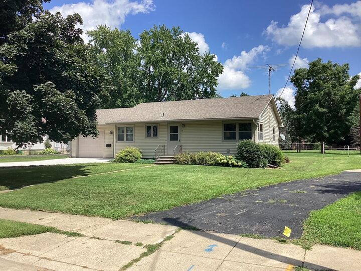 Property Photo:  411 Center Avenue S  MN 56036 