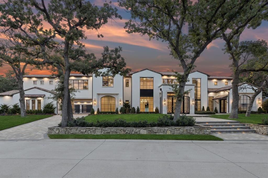 Property Photo: 1609 Meandering Way Drive TX 76262