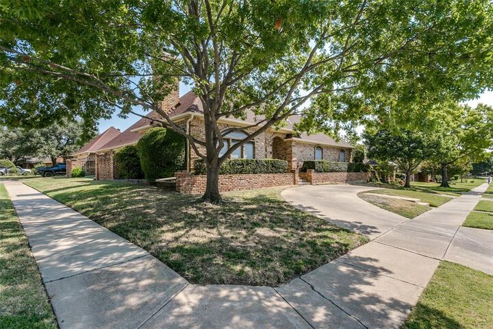 Property Photo:  2420 Stonegate Drive N  TX 76021 