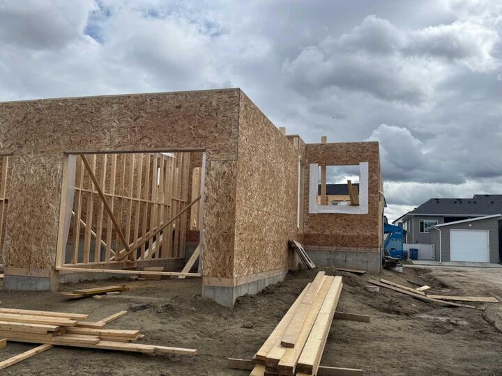 Property Photo: 39 Ellington Crescent AB T4P 3H1