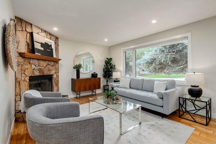Property Photo:  26 Butler Crescent NW  AB T2L 1K3 