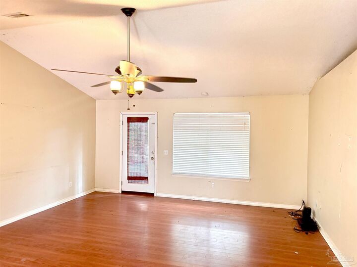 Property Photo: 4694 Magnolia Hill Ct FL 32571