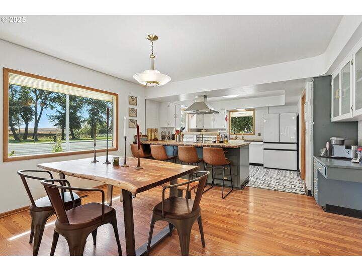 Property Photo:  236 N Mill St  OR 97029 