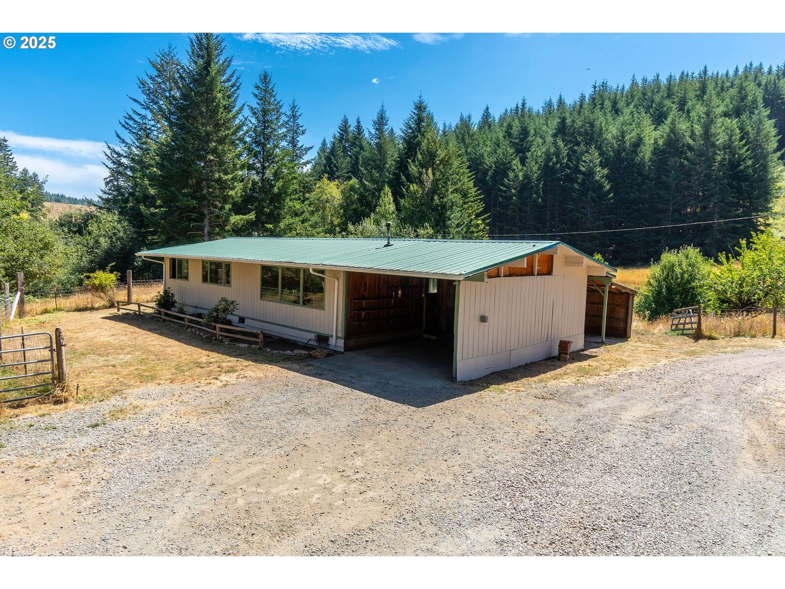 Property Photo: 92308 Ward Creek Ln OR 97458