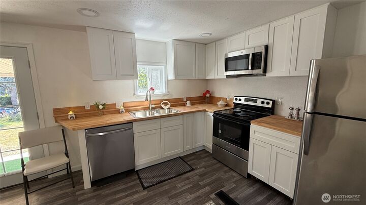 Property Photo: 11517 155th Avenue SE WA 98058