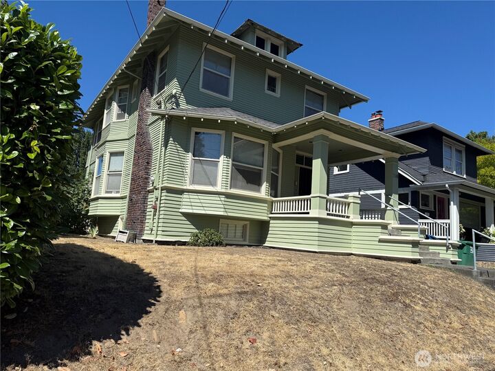 Property Photo: 735 33 Avenue WA 98122