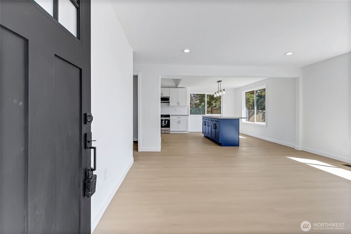 Property Photo: 9422 Woodland Avenue E WA 98371