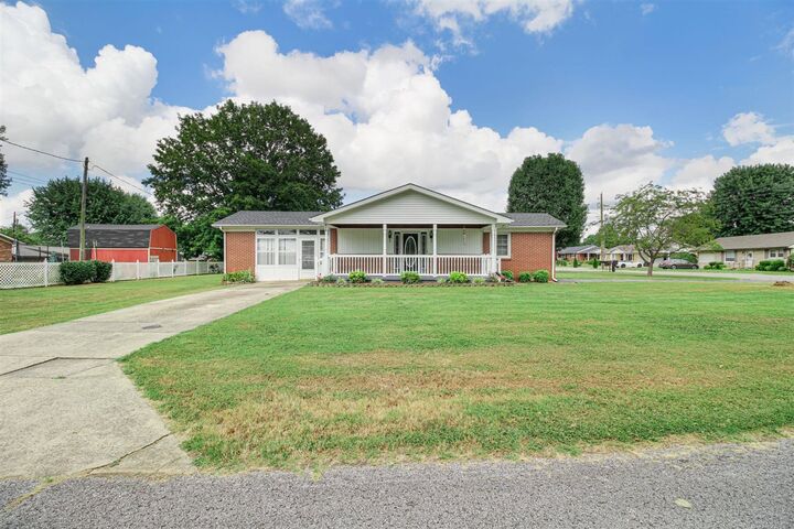 Property Photo:  820 Eastside Drive  KY 42749 