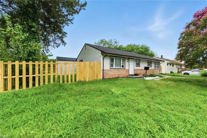 Property Photo: 5373 Roslyn Dr VA 23502