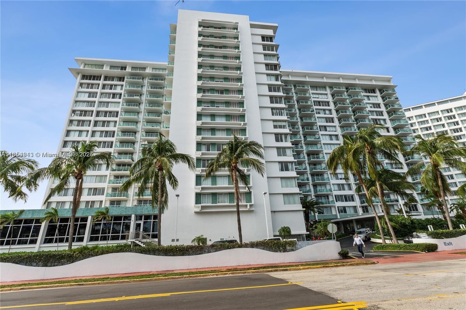 Property Photo:  1000 West Ave 307  FL 33139 