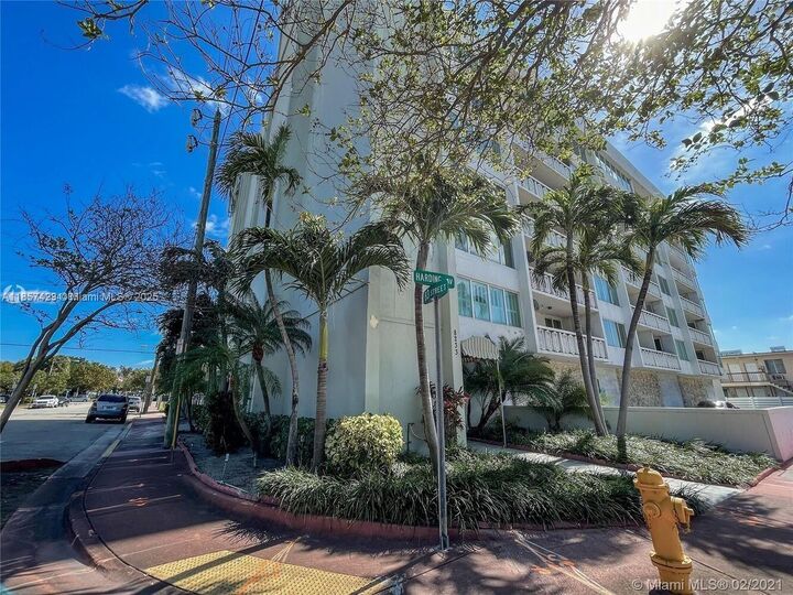 8233 Harding Ave 204  Miami Beach FL 33141 photo