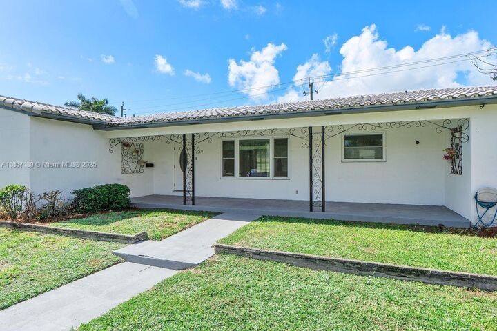 Property Photo:  1150 Adams St 1150  FL 33019 