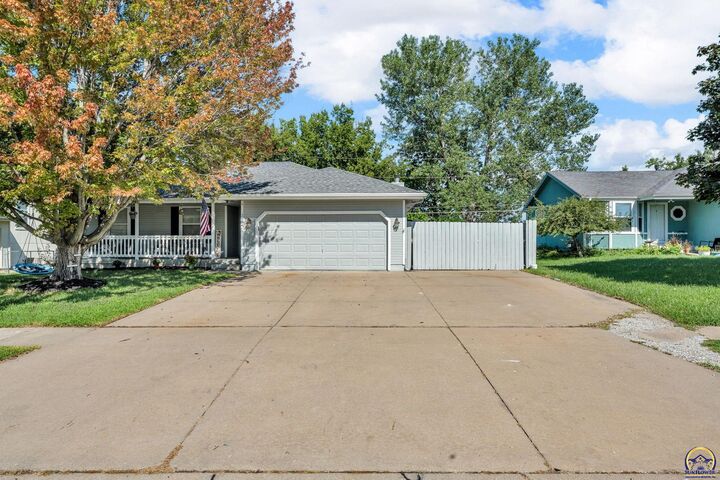 Property Photo:  2604 SW Ancaster Rd  KS 66614 