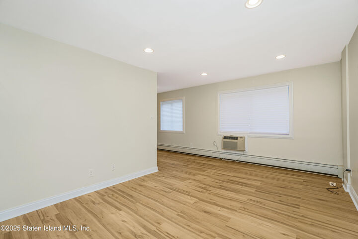 Property Photo: 1294 Rockland Avenue 1 D NY 10314