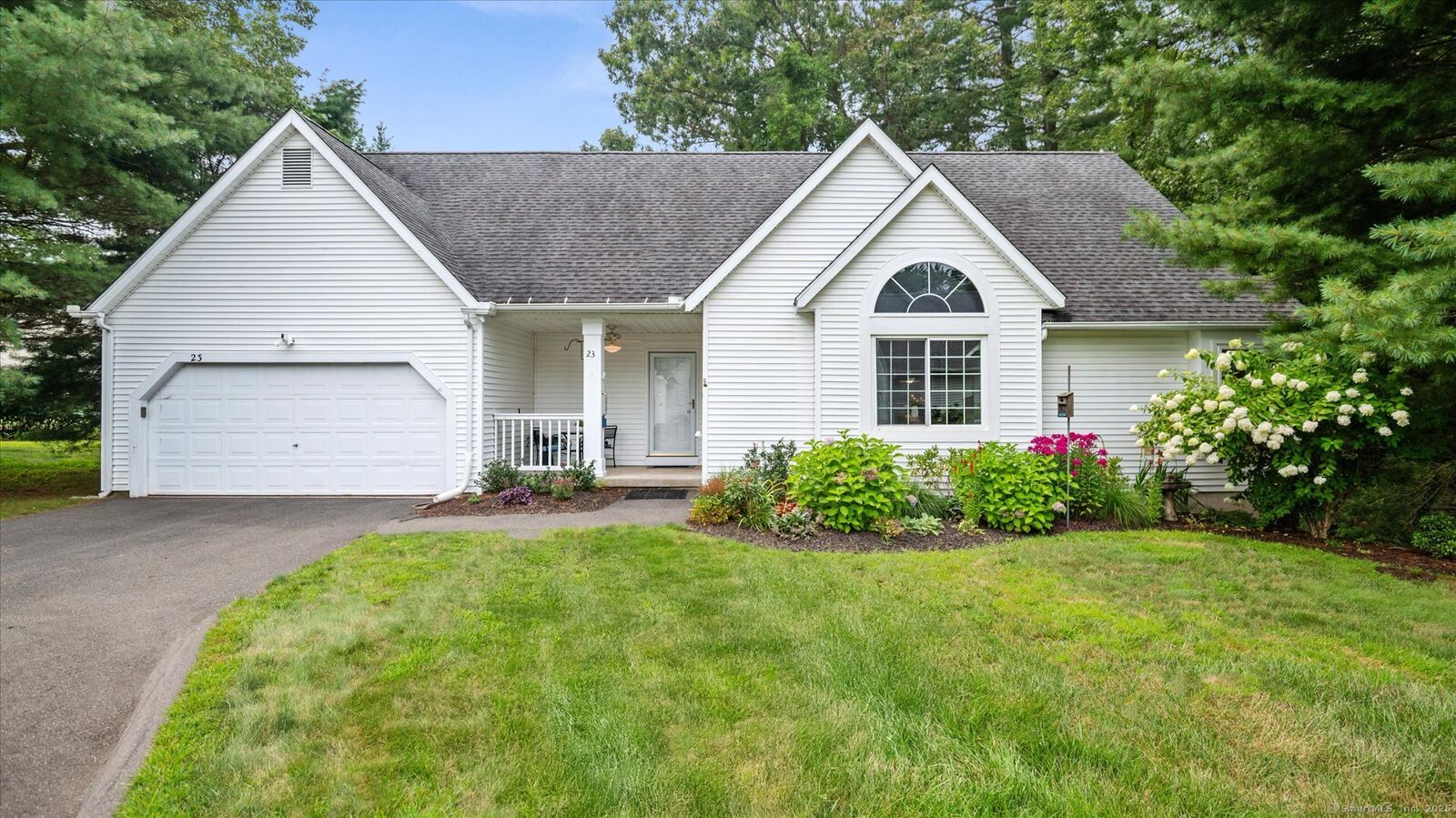 Property Photo:  23 Stratton Forest Way 23  CT 06070