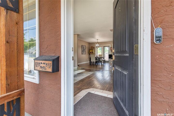Property Photo:  405 4th Avenue NE  SK S6H 8B8 
