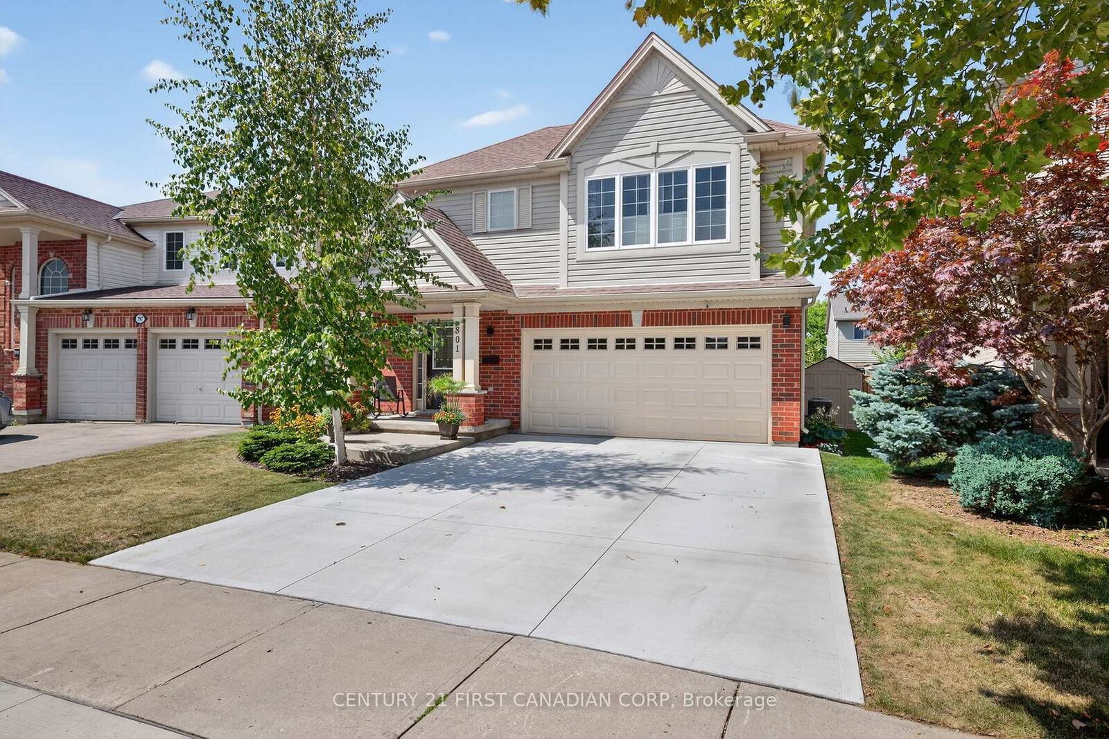 Property Photo: 801 North Leaksdale Circle ON N6M 1L9