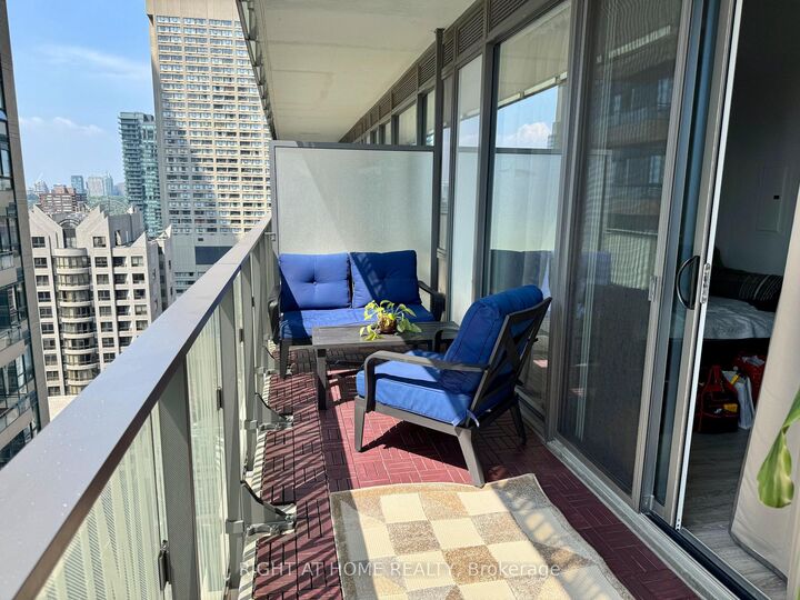Property Photo: 42 Charles Street E 2206 ON M4Y 1N3