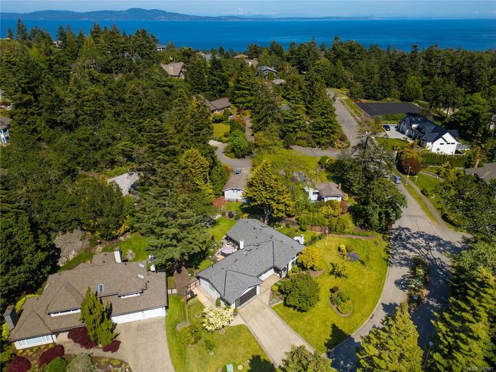 Property Photo: 2780 Arbutus Rd BC V8N 5X4