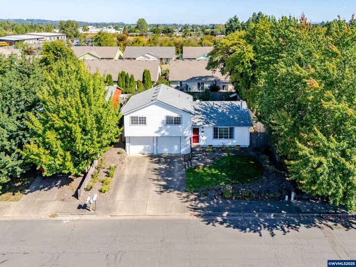 Property Photo: 165 25th Av SE OR 97322