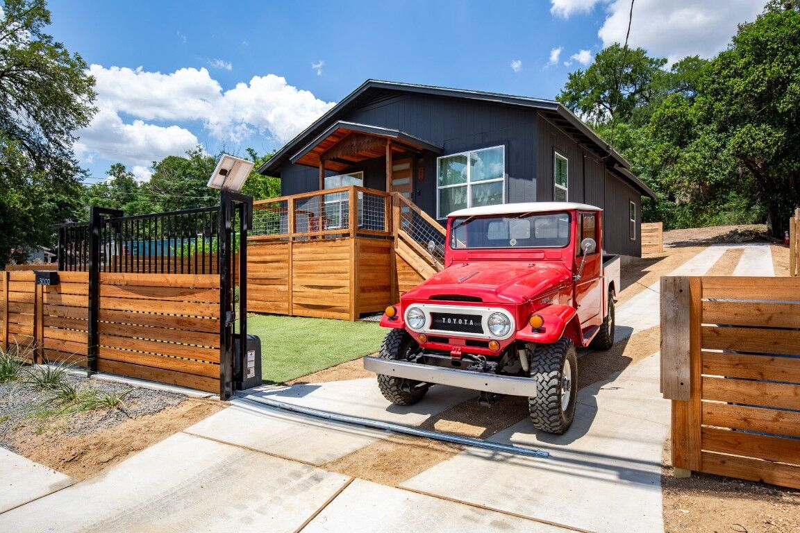 Property Photo:  3002 Webberville Road 1  TX 78702 
