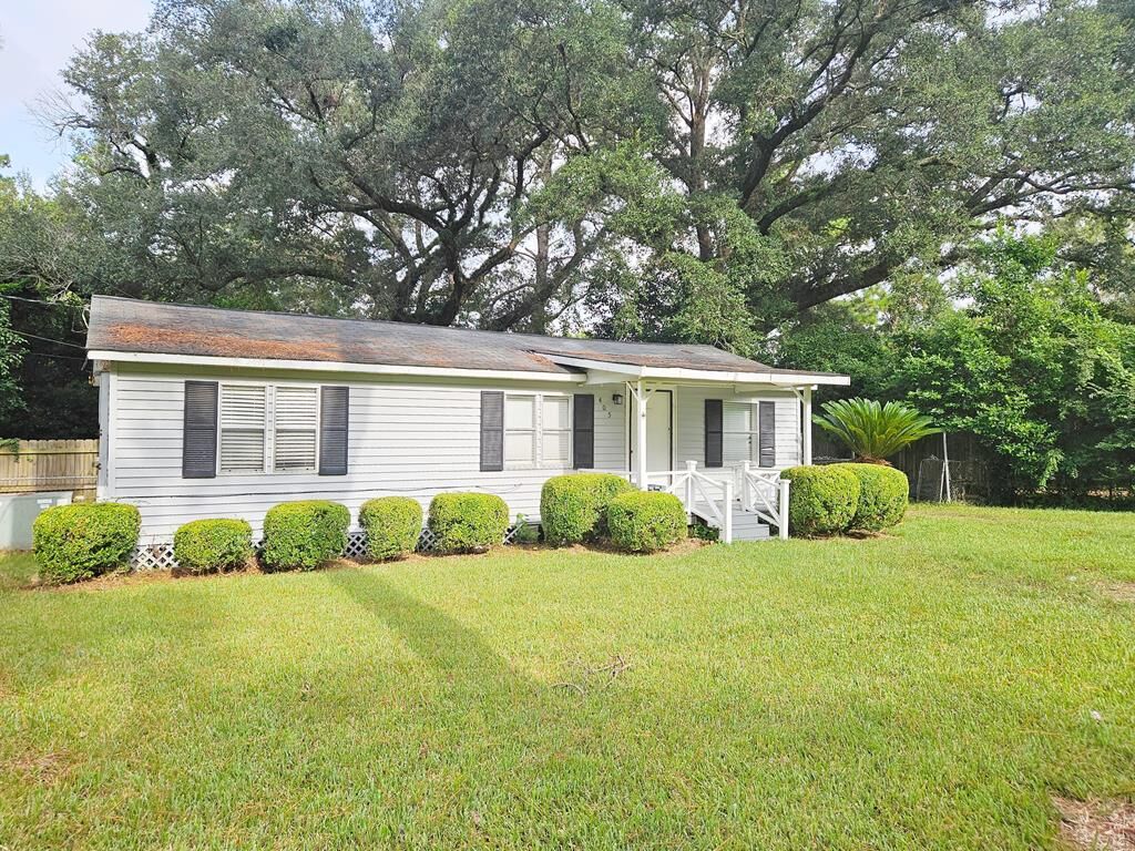 Property Photo:  405 Pine Bluff Rd  GA 31705 