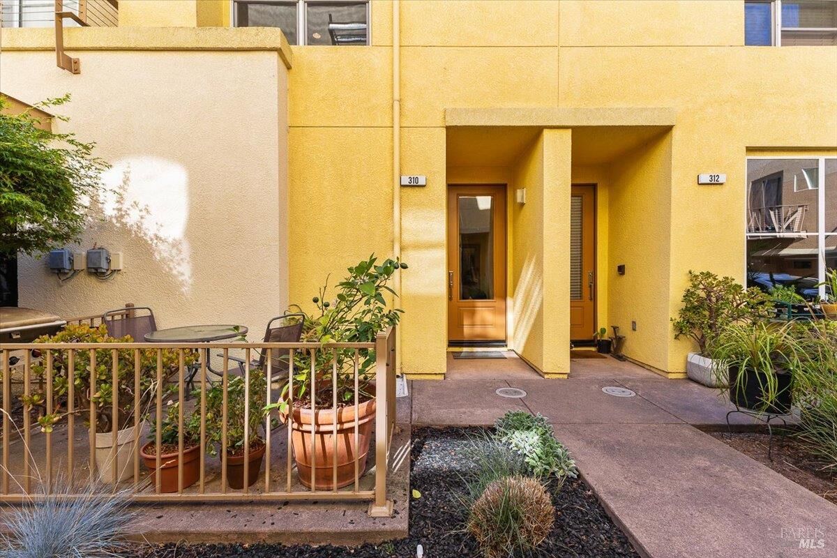 Property Photo:  310 City Center Drive  CA 94928 