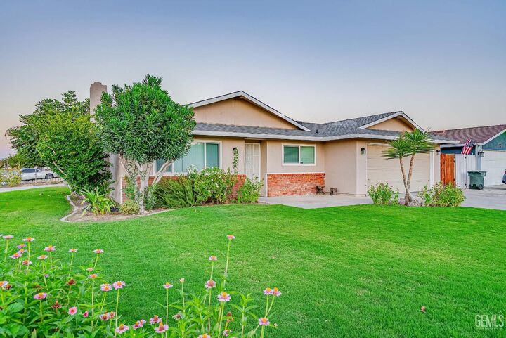 Property Photo:  4500 Alexander Street  CA 93307 