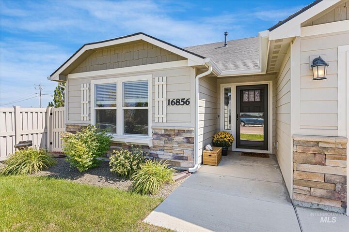 Property Photo:  16856 Suffolk Ave  ID 83607 