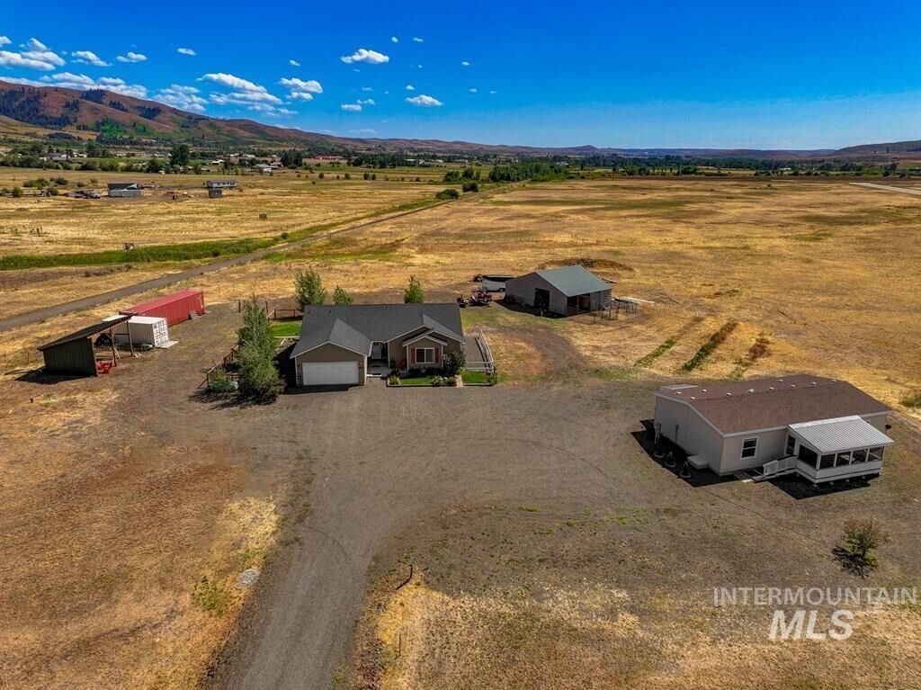 Property Photo:  2273 Orchard Rd.  ID 83612 