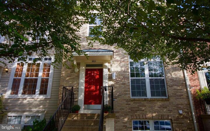 Property Photo: 5921 Raina Drive VA 20120