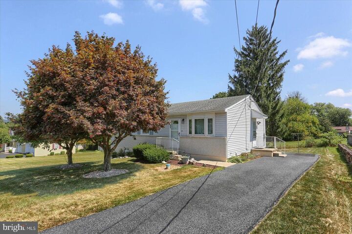 Property Photo:  621 Blue Bell Avenue  PA 17112 