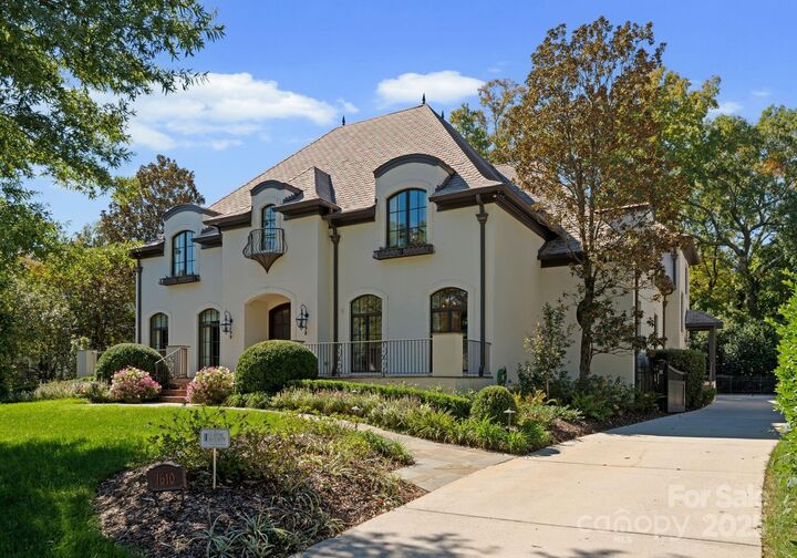 Property Photo:  1610 Twiford Place  NC 28207