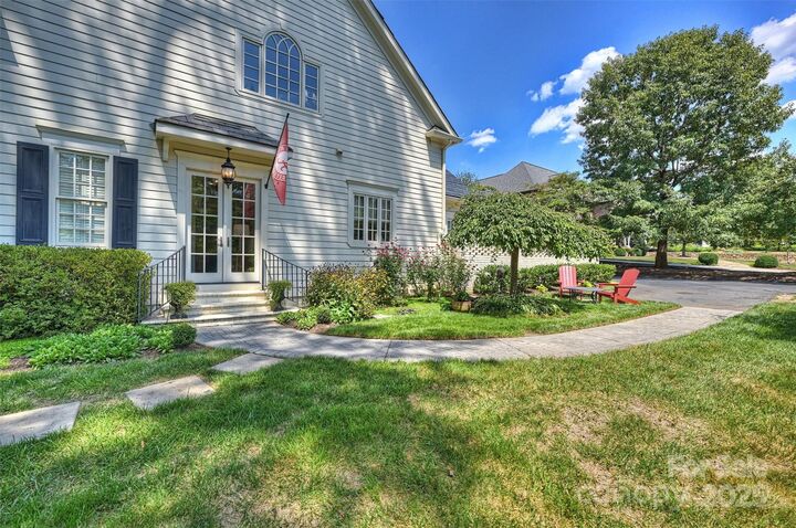 Property Photo:  1869 Queens Road W  NC 28207 