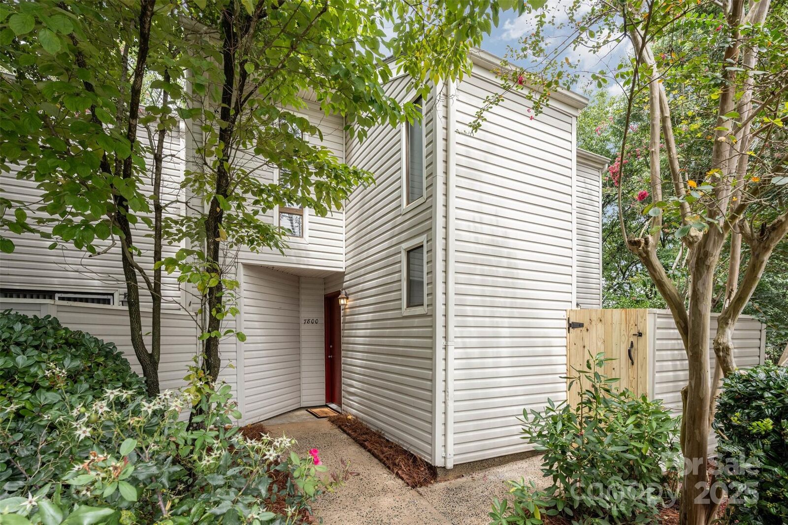 Property Photo:  7800 Hummingbird Lane  NC 28212 