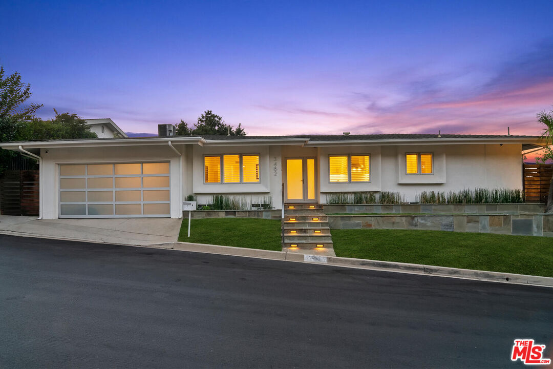 Property Photo:  3482 Vista Haven Rd  CA 91403