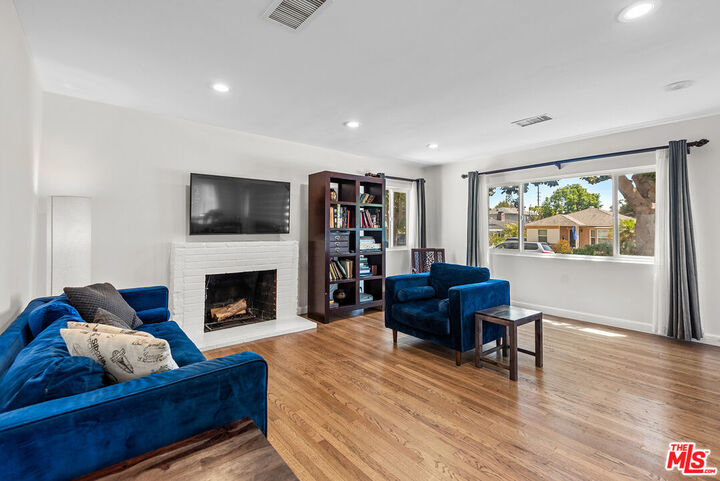 Property Photo:  8125 Regis Way  CA 90045 
